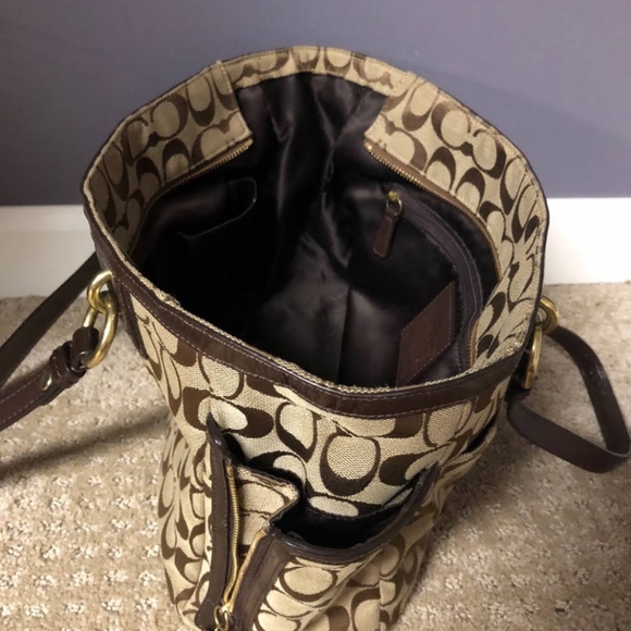 Signature Coach Tote - Picture 3 of 4